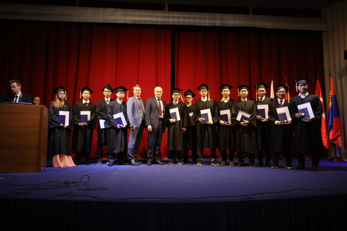 Видео торжественной церемонии вручения дипломов НИЯУ МИФИ иностранным студентам