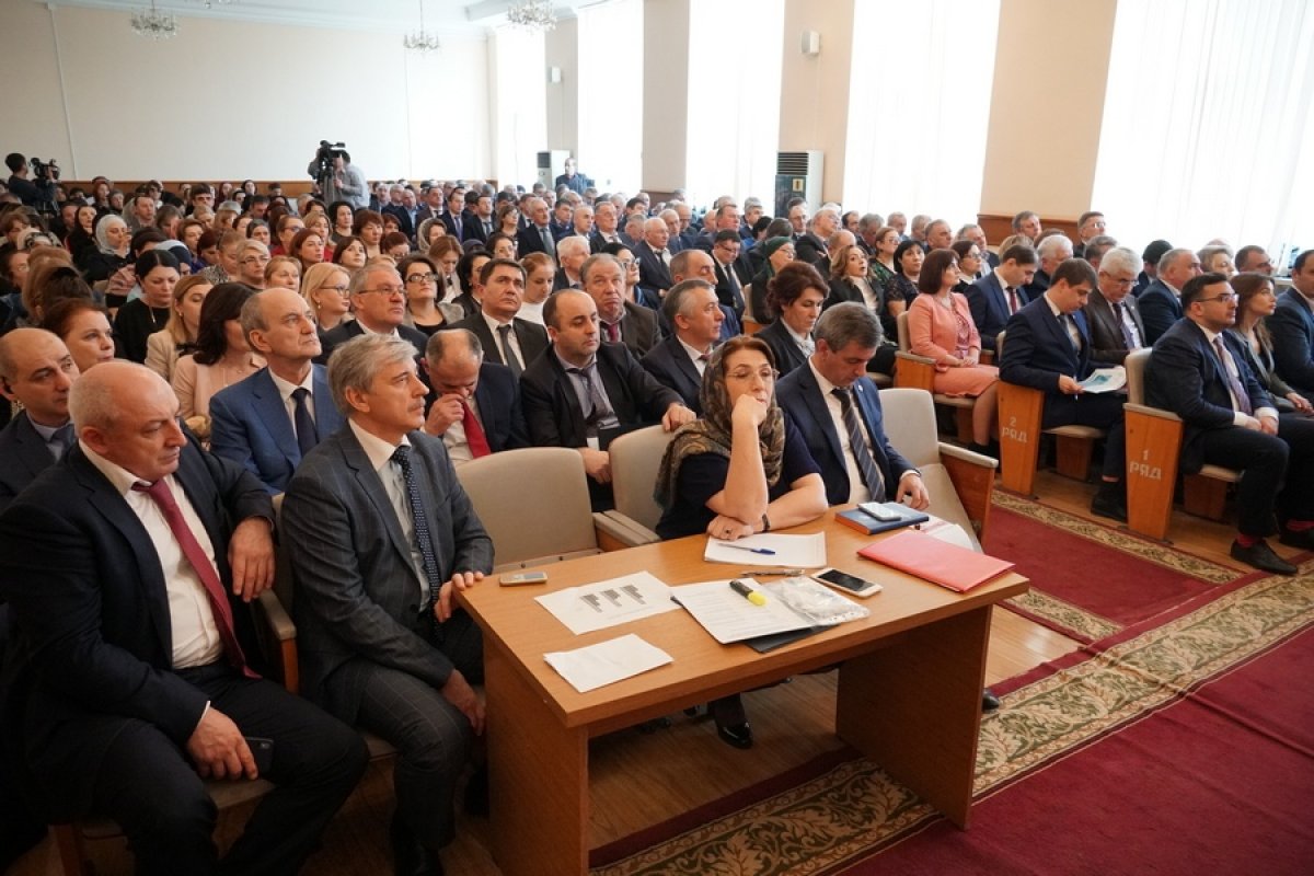 Ректор ДГМУ Сулейман Маммаев выступил с докладом на итоговой коллегии Минздрава РД