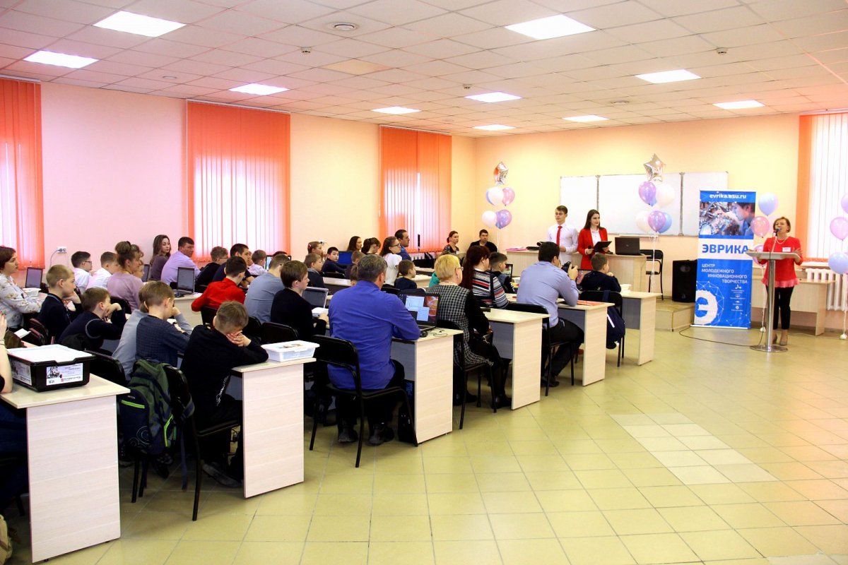 Более 100 юных изобретателей со всего Алтайского края представляют в АлтГУ проекты по робототехнике 👾