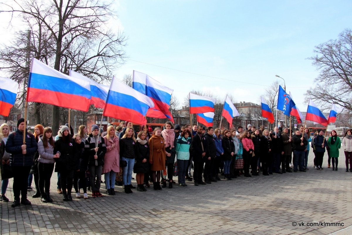 Сегодня, 18 марта 2019 года, в День воссоединения Крыма с Россией, ректорат, студенты и сотрудники университета приняли участие в праздничной акции у Музея боевой славы.