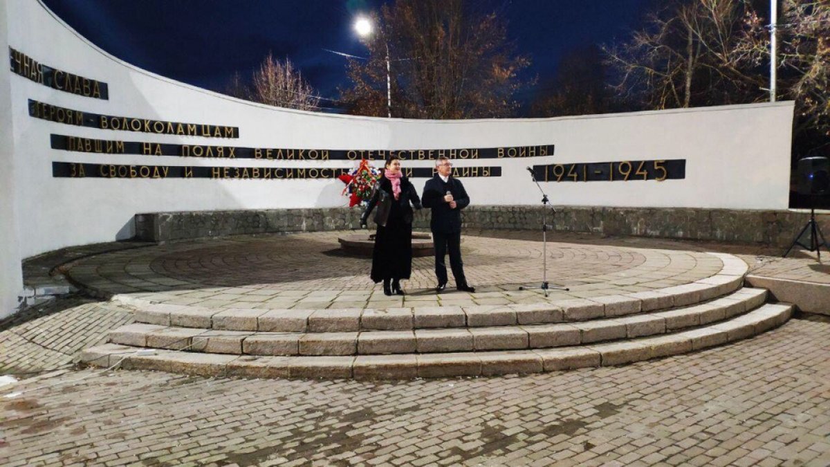 Праздничные мероприятия и творческий флешмоб, посвященные 5-летию воссоединения Крыма с Россией в Волоколамске закончились на мемориале «Вечный огонь»