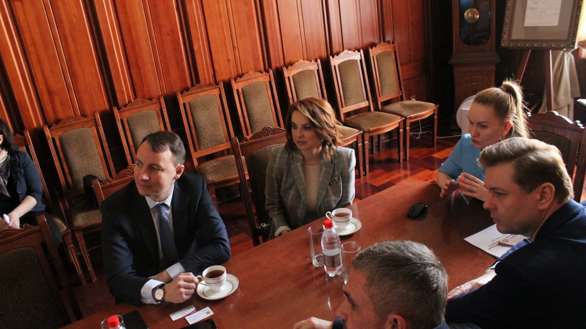 📌 Сегодня СибГМУ с рабочим визитом посетила прославленная российская фигуристка