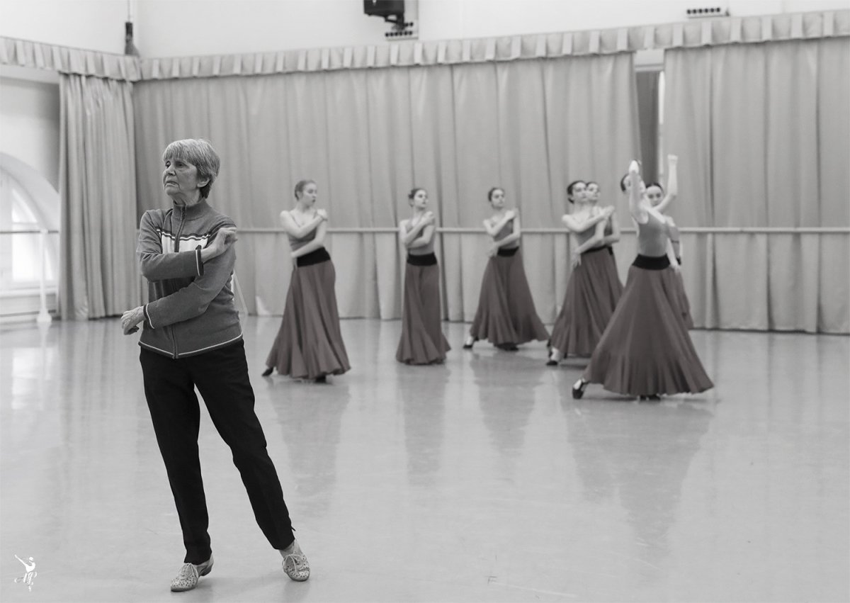 22 марта 1939 года на сцене Ленинградского театра оперы и балета им. С. М. Кирова впервые был представлен балет «Лауренсия» на музыку Александра Крейна в хореографии Вахтанга Чабукиани. Спектакль несколько раз возобновлялся в театре