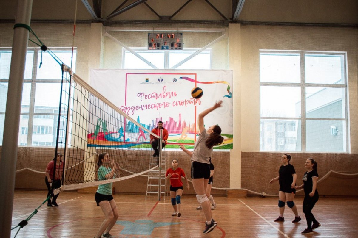 С 20 по 22 марта проводились соревнования по волейболу в зачет XXII Спартакиады СурГПУ среди неспортивных факультетов