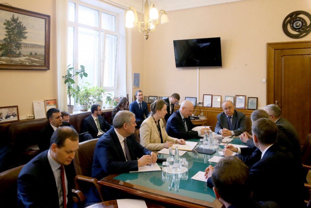 Ректор МГУ Виктор Садовничий принял делегацию ОАО «Российские железные дороги» во главе с генеральным директором – председателем правления О.В. Белозёровым