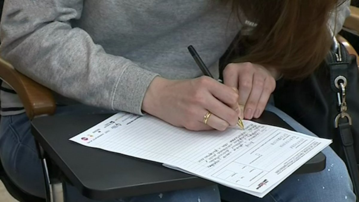 В Петербурге и других городах мира сегодня стартовала регистрация на площадки «Тотального диктанта» и на онлайн-диктант, сообщают организаторы.