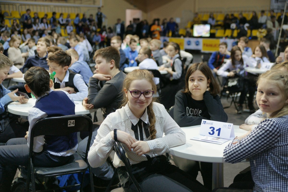 Школьники увидели млечный путь в IT-планетарии ВоГУ