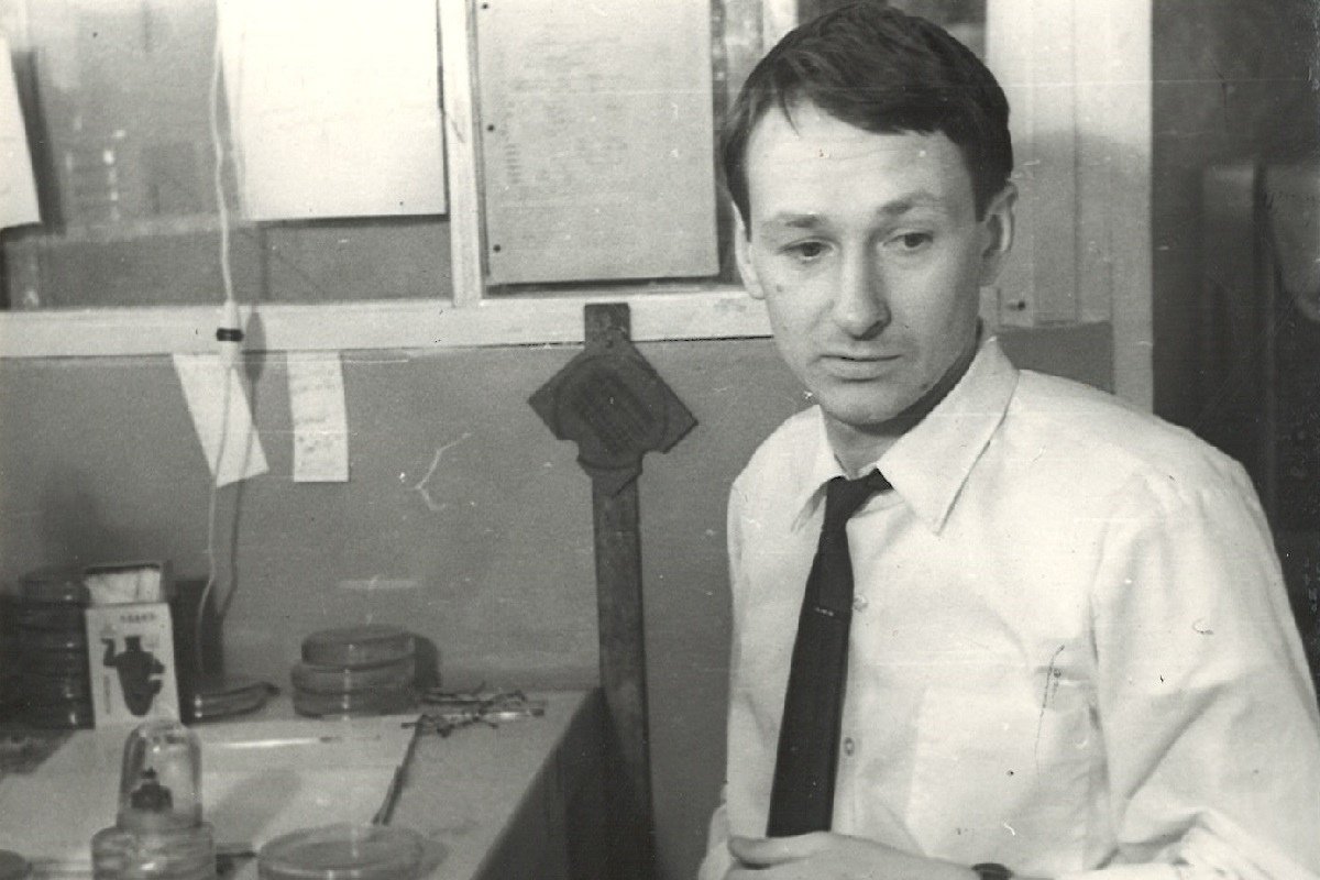 «Когда нас готовили на собеседованиях в Центральном комитете коммунистической партии, то предостерегали: якобы на Западе очень хорошо поставлена парапсихология, там умеют читать мысли на расстоянии» «Когда нас готовили на собеседованиях в Центральном комитете коммунистической партии, то предостерегали: якобы на Западе очень хорошо поставлена парапсихология, там умеют читать мысли на расстоянии»