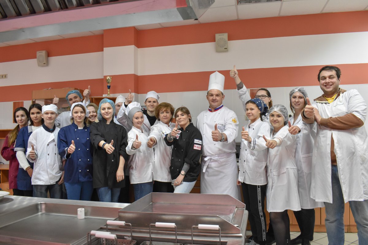 В рамках недели науки в институте продуктов и технологий питания прошел кулинарный мастер-класс с шеф-поваром🔥