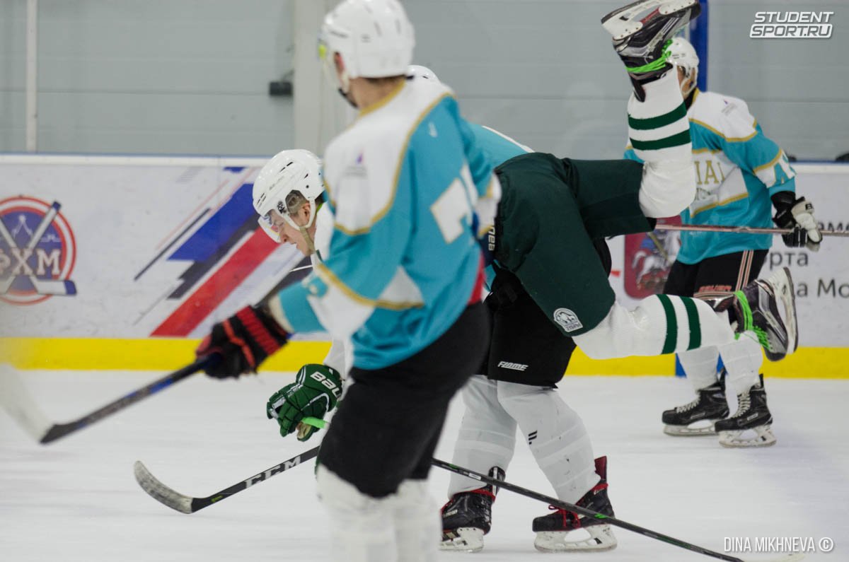 🏒 В 1/4 финала плей-офф Московской студенческой хоккейной лиги «Тимирязевские Зубры» обыграли команду Финансового университета 3⃣:2⃣!