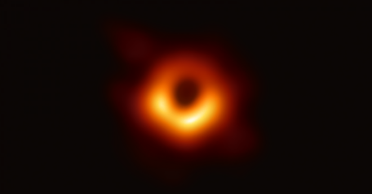Сделано первое в мире фото чёрной дыры