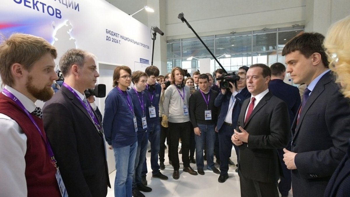 Наших победителей Международной студенческой олимпиады по программированию ICPC 2019 года поздравил и председатель Правительства РФ Дмитрий Медведев