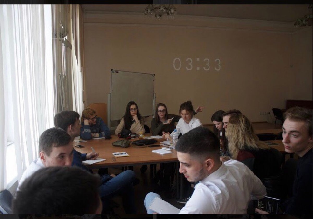 🤷‍♂🤷‍♀ Студенты очной формы обучения Федеральной школе дебатов УрФО, которая проходит 8 - 9 апреля в Екатеринбурге.