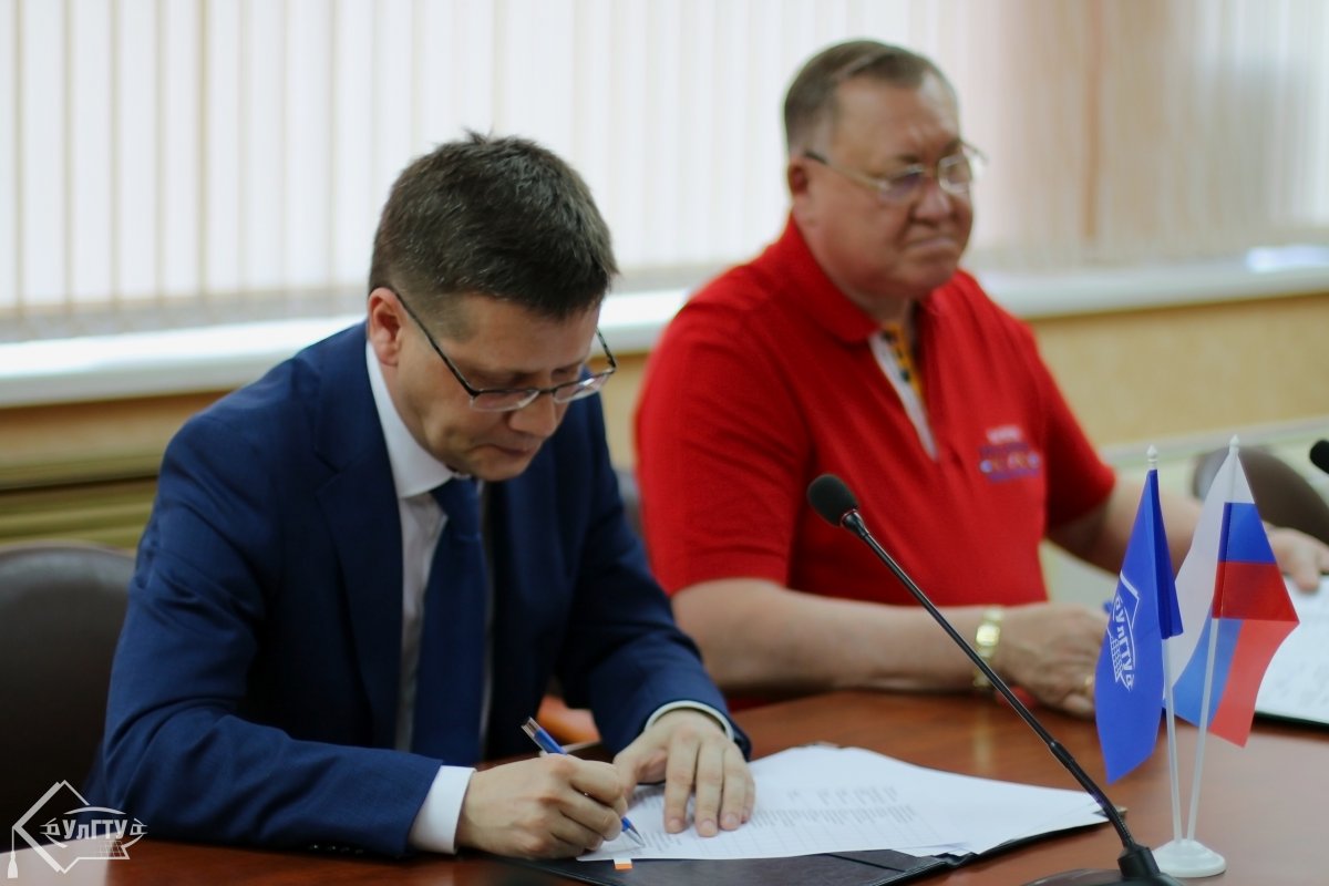 11 апреля УлГТУ подписал соглашение о сотрудничестве с ООО «Газпром межрегионгаз Ульяновск» и ООО «Газпром газораспределение Ульяновск»
