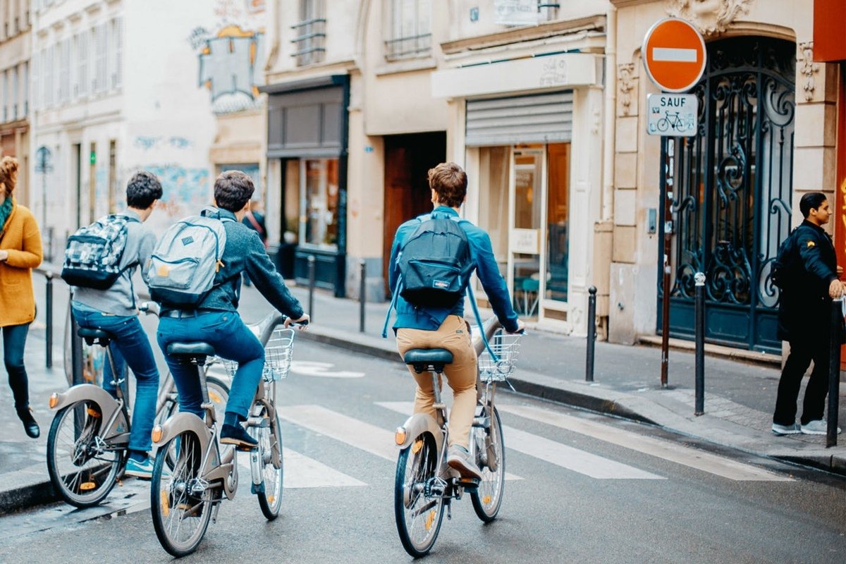 «Развилка» рассказала, где найти велодорожки в Петербурге и что нужно знать, прежде чем выезжать на трассу: https://vk.cc/9idUx9