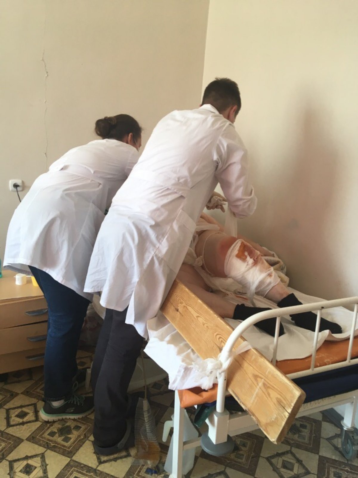 ⭐️Сегодня наши активисты в рамках взаимодействия с профсоюзом посетили новодвинскую городскую больницу🏥, помогли младшему и среднему персоналу осуществлять уход за лежачими пациентами. 👵🏻👴🏻