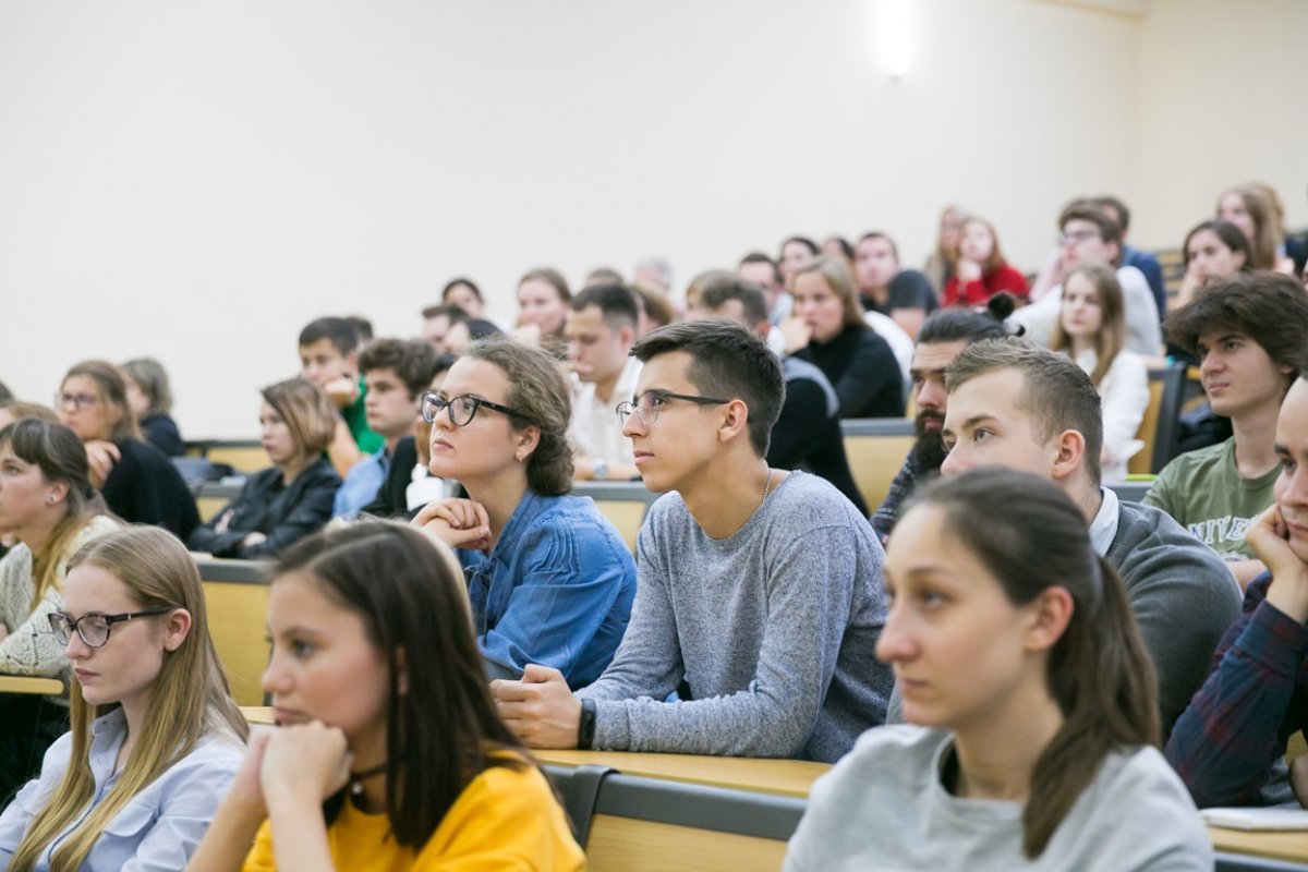 В Вышке завершилась очередная кампания по выбору майноров. Среди самых популярных программ в этом году оказались новые майноры по гендерным исследованиям, интегрированным коммуникациям, биоинформатике и театру.