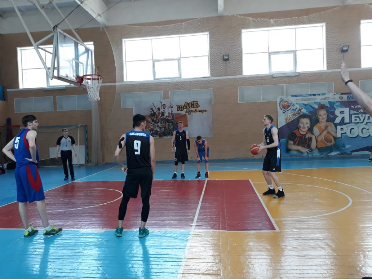 Сегодня, в упорной борьбе за 7-8 место, сборная ДВГМУ по баскетболу победила команду из Ростова со счетом 36:25 и заняла 7 место в итоговой турнирной таблице. Благодарим ребят за проявленную силу духа и упорную борьбу! Сегодня, в упорной борьбе за 7-8 место, сборная ДВГМУ по баскетболу победила команду из Ростова со счетом 36:25 и заняла 7 место в итоговой турнирной таблице. Благодарим ребят за проявленную силу духа и упорную борьбу!