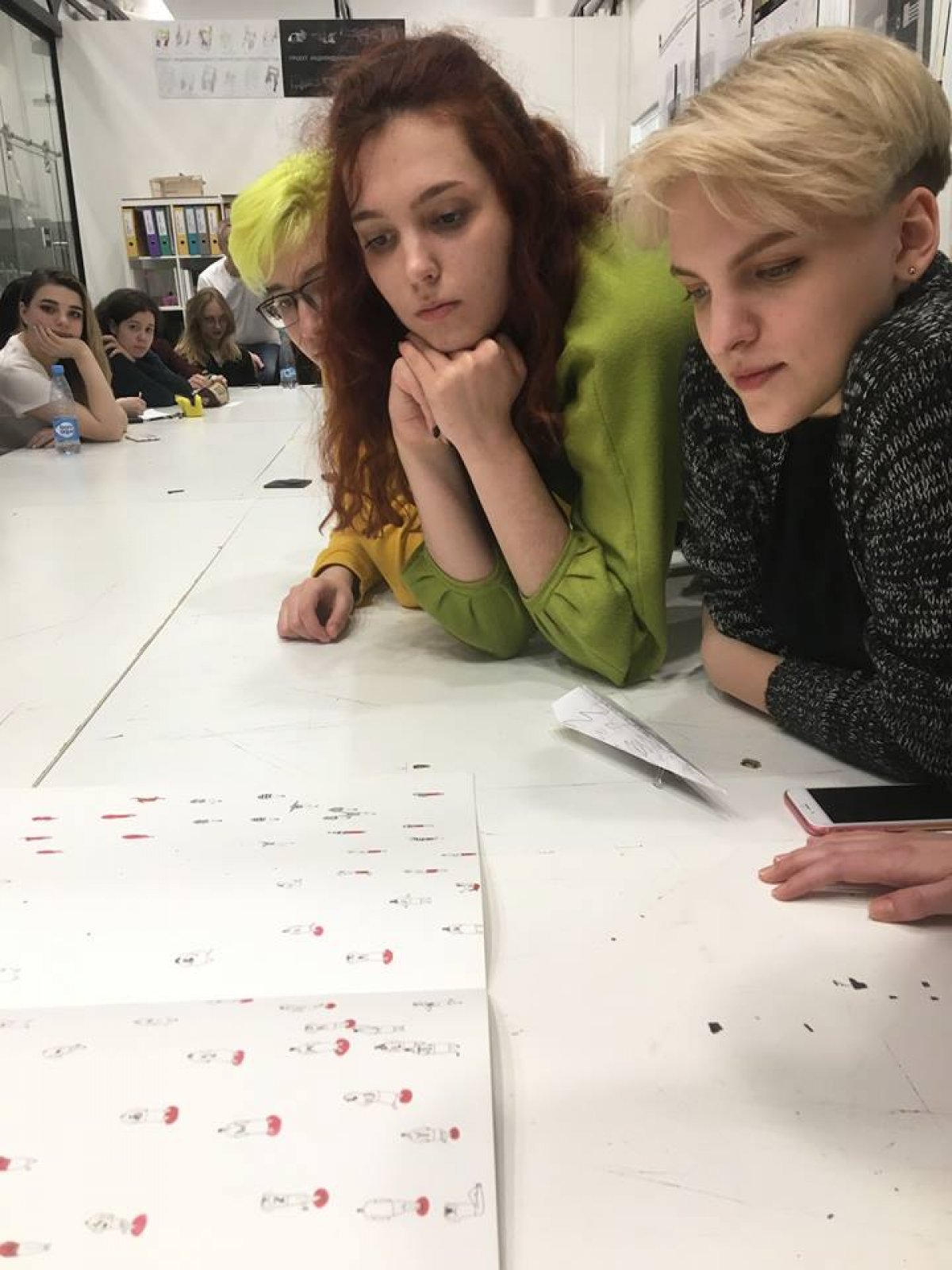 СТУДЕНТКА B&D НА ЯРМАРКЕ ДЕТСКОЙ КНИГИ В БОЛОНЬЕ СТУДЕНТКА B&D НА ЯРМАРКЕ ДЕТСКОЙ КНИГИ В БОЛОНЬЕ