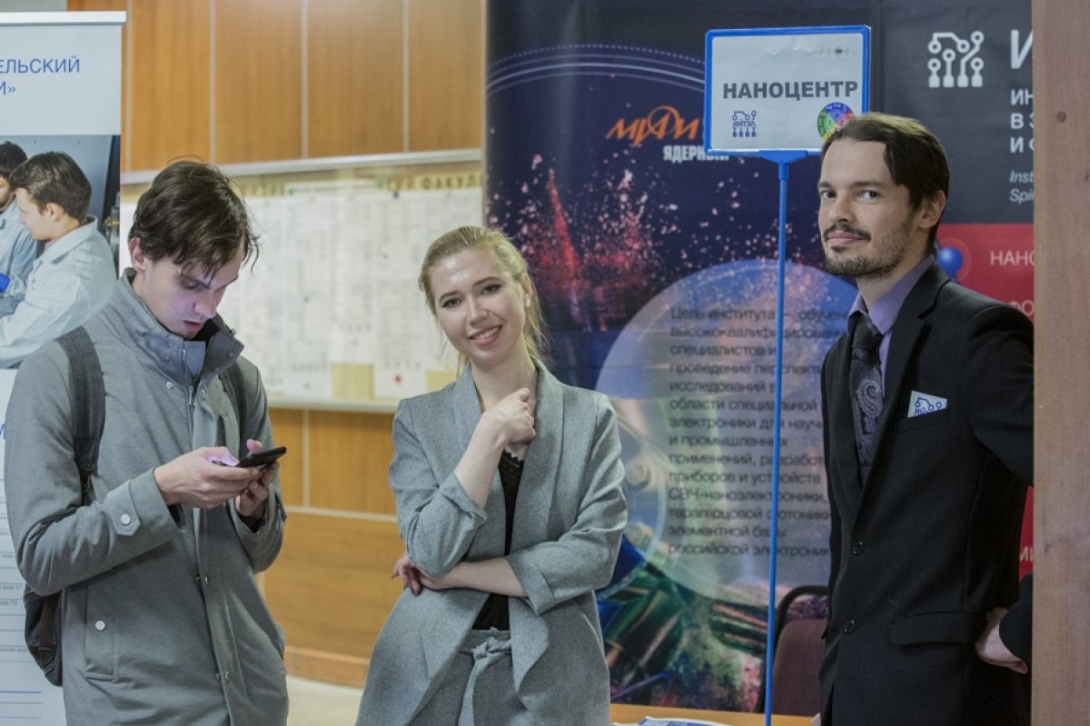 В НИЯУ МИФИ прошел День открытых дверей для поступающих в магистратуру и аспирантуру. Гости смогли пообщаться с представителями и ведущими учеными университета, посетить научно-исследовательские лаборатории