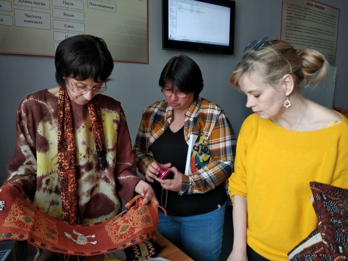 В воскресенье 21 апреля 2019 в Московском гуманитарном институте состоялась долгожданная встреча с художником по текстилю, писателем, исследователем Ириной Дворкиной!