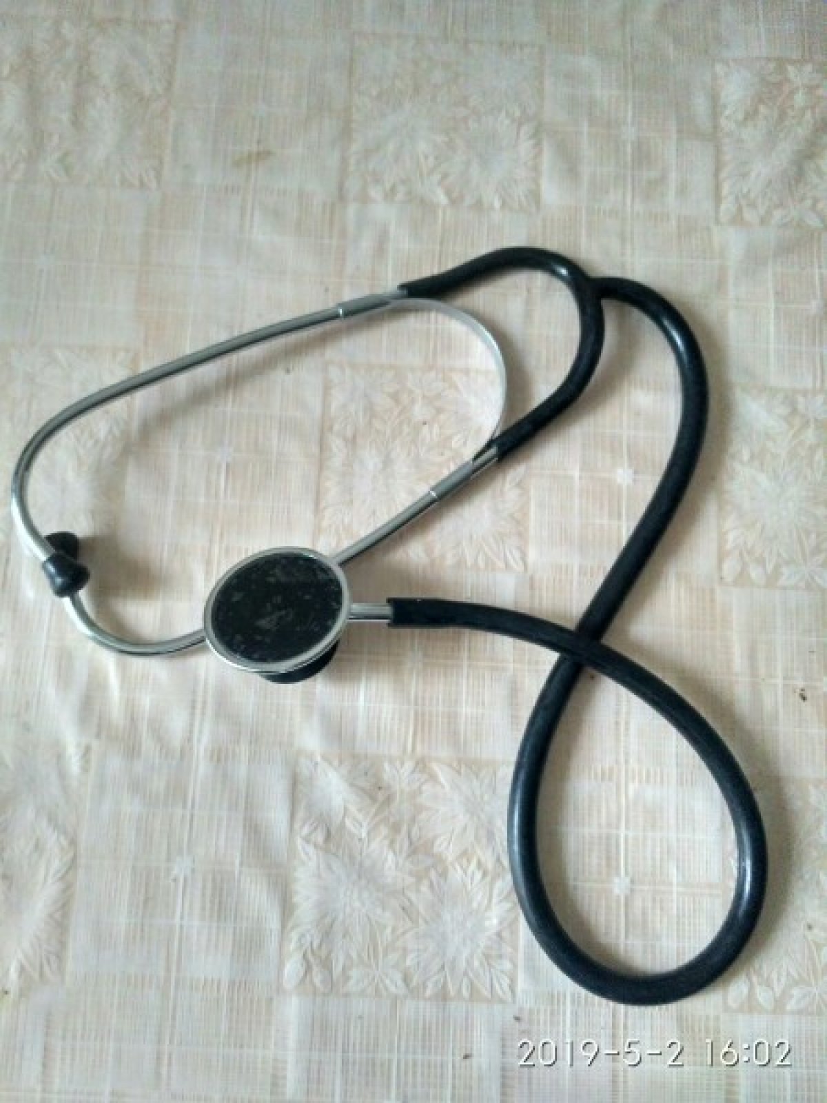 Отдам даром стетоскоп. Древненький(подарила тетя ещё). Все слышно ок. На пары таскать самое то;)