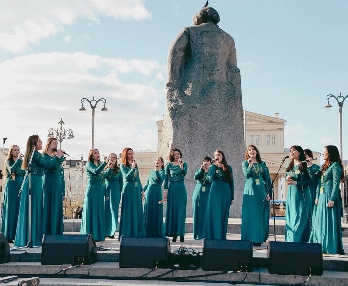 💐 Не знаете, чем заняться на майских праздниках? 💥 Есть решение! 💃🏻🎤 С 1 по 3 мая наши талантливые девочки из Женского хора порадуют своими выступлениями! ✨