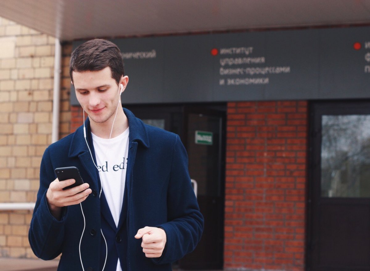 Сегодня плейлист фронтмена команды КВН «Провокация», ведущего мероприятий СФУ и просто студента 3 курса Никиты Иншакова 👇🏻 Сегодня плейлист фронтмена команды КВН «Провокация», ведущего мероприятий СФУ и просто студента 3 курса Никиты Иншакова 👇🏻