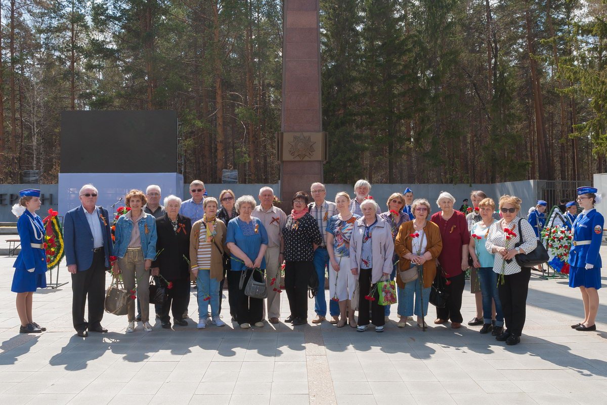 Накануне праздника Великой Победы в УрГАХУ по традиции чествовали ветеранов. Пришедших на праздник поздравили ректор С.П.Постников