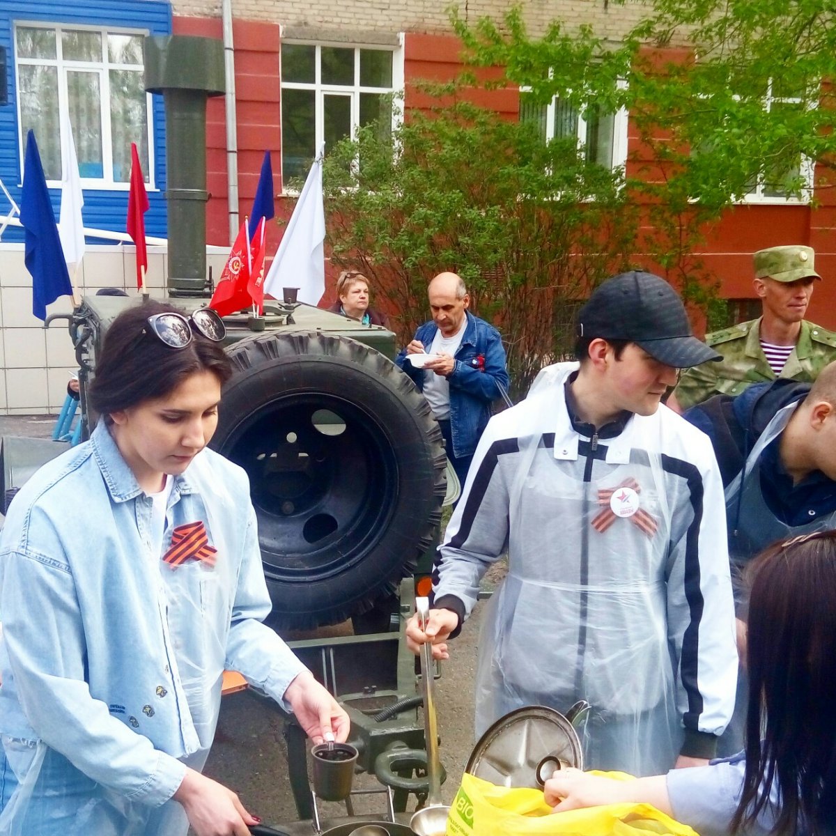 Концертная программа, мастер-классы, полевая кухня － на праздничной площадке ПЕРВОГО ВУЗА АЛТАЯ в ДЕНЬ ПОБЕДЫ🌸💙