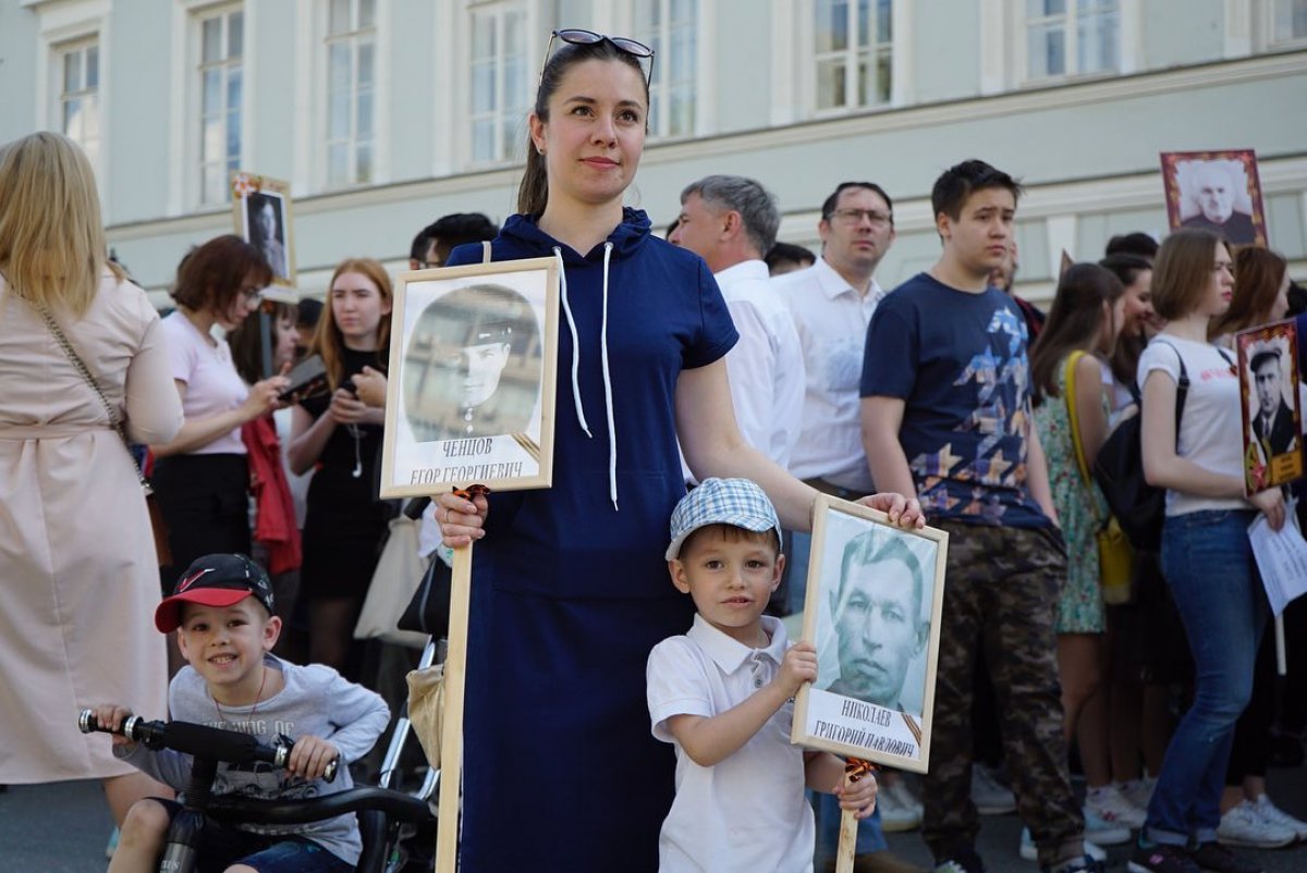 В честь празднования Дня Победы в Великой Отечественной войне 9 мая проректоры, директора, профессорско-преподавательский состав, сотрудники, студенты и выпускники Казанского федерального университета присоединились к шествию «Бессмертного полка»🎖