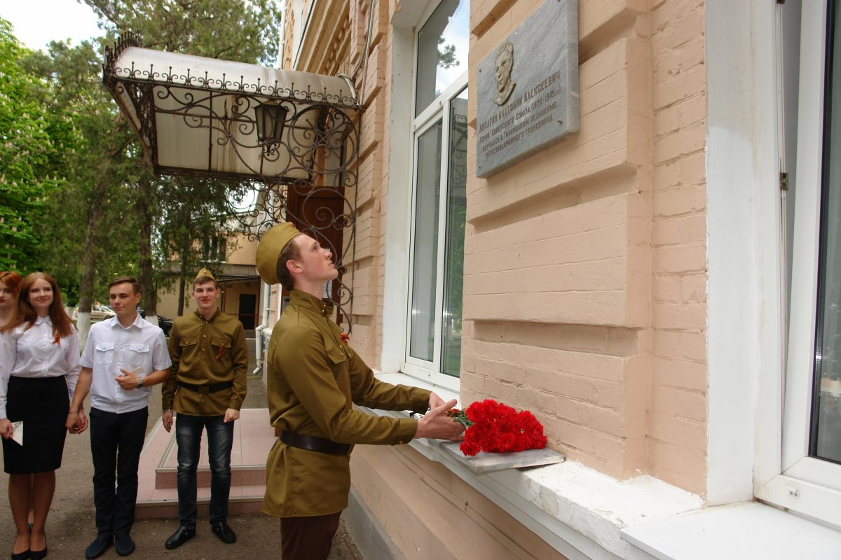 Каждый год студенты нашего техникума вспоминают тяжелые годы Великой Отечественной войны, чествуя павших героев.