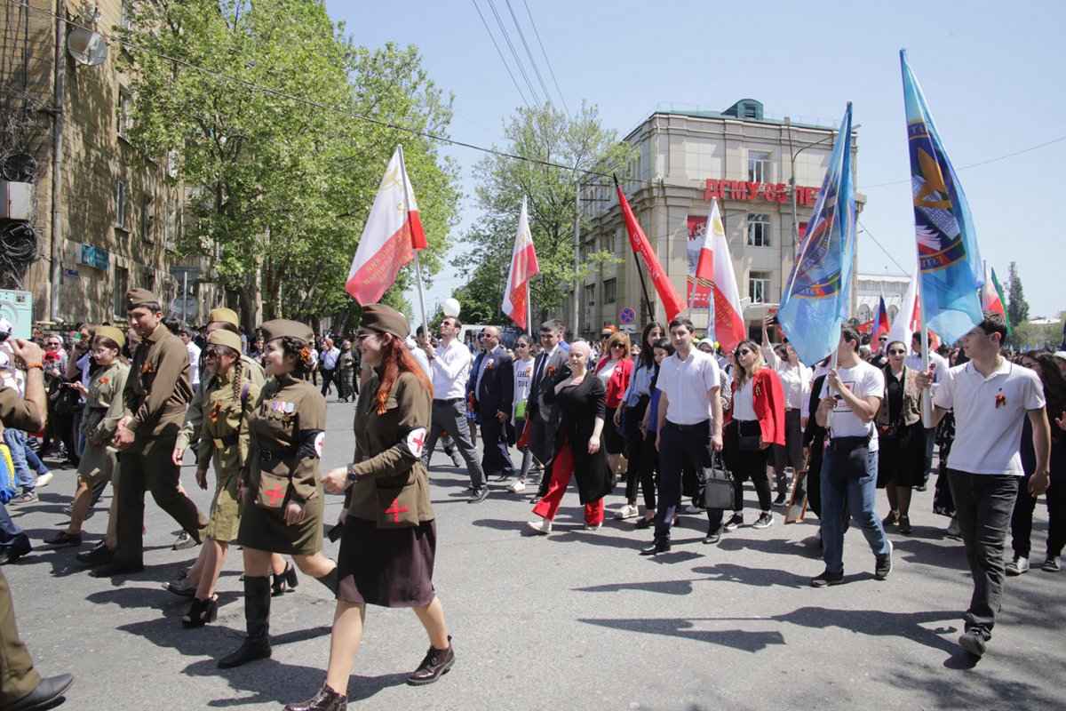 Делегация ДГМУ приняла участие в митинге ко Дню Победы