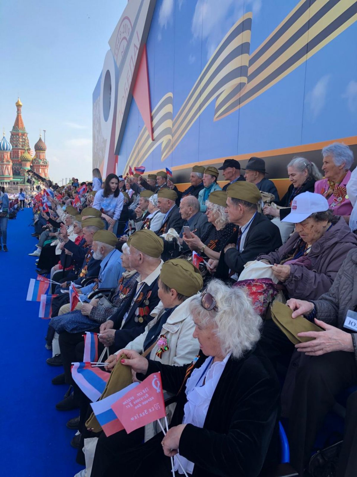 Волонтеры МГИМО – Одинцово приняли участие в организации шествия «Бессмертный полк – 2019» на Красной площади