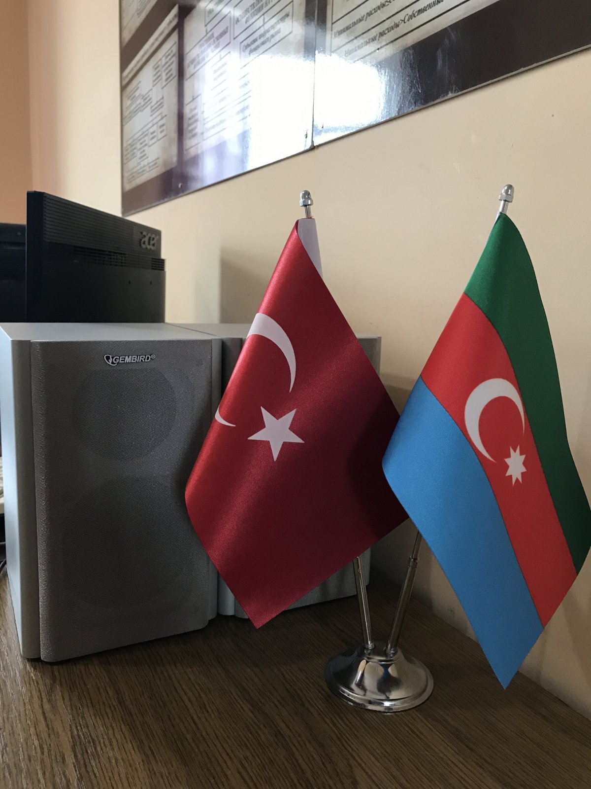 Kırım İşletme Enstitüsü ile kardeş olan Azerbaycan Devlet Pedagoji Üniversitesi'nde Türk Odası 15 yıldır faaliyetlerini sürdürüyor. Türkiye'nin TRT Avaz kanalı odanın başkanı sayın Prof.Dr.Elman Quliyev ile konuştu