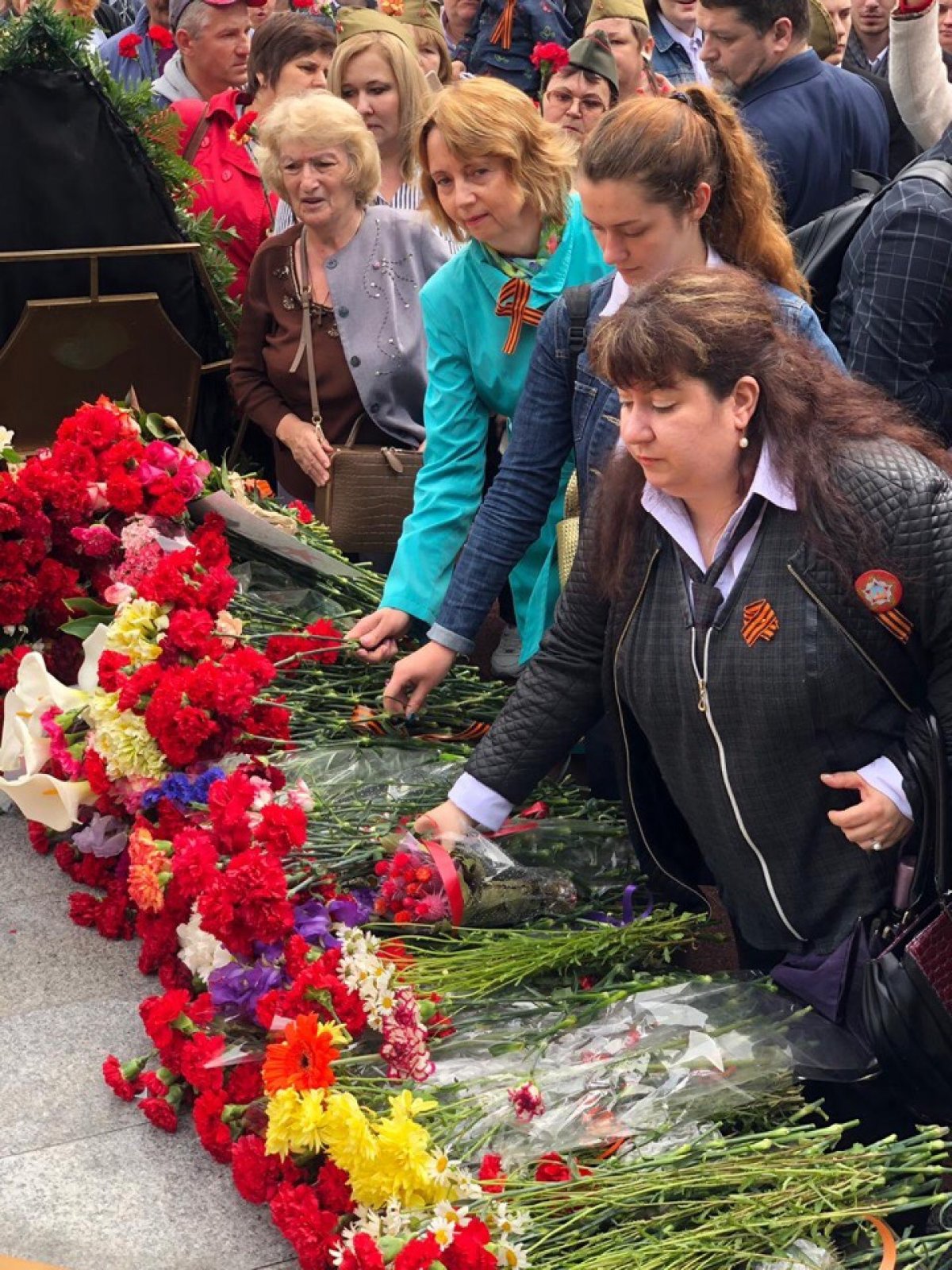 9 мая студенты нашего филиала возлагали цветы и венок к Вечному Огню, на Мемориале в Завокзальном районе.✨