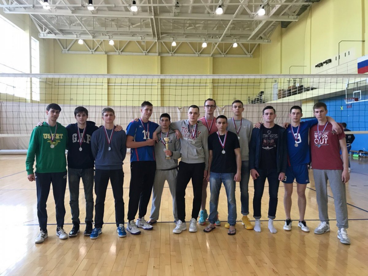 👍🏻🎉🎉🎉🏆🥈Поздравляем мужскую сборную команду по волейболу, занявшую 2 место в Чемпионате Свердловской области по волейболу среди мужских команд!