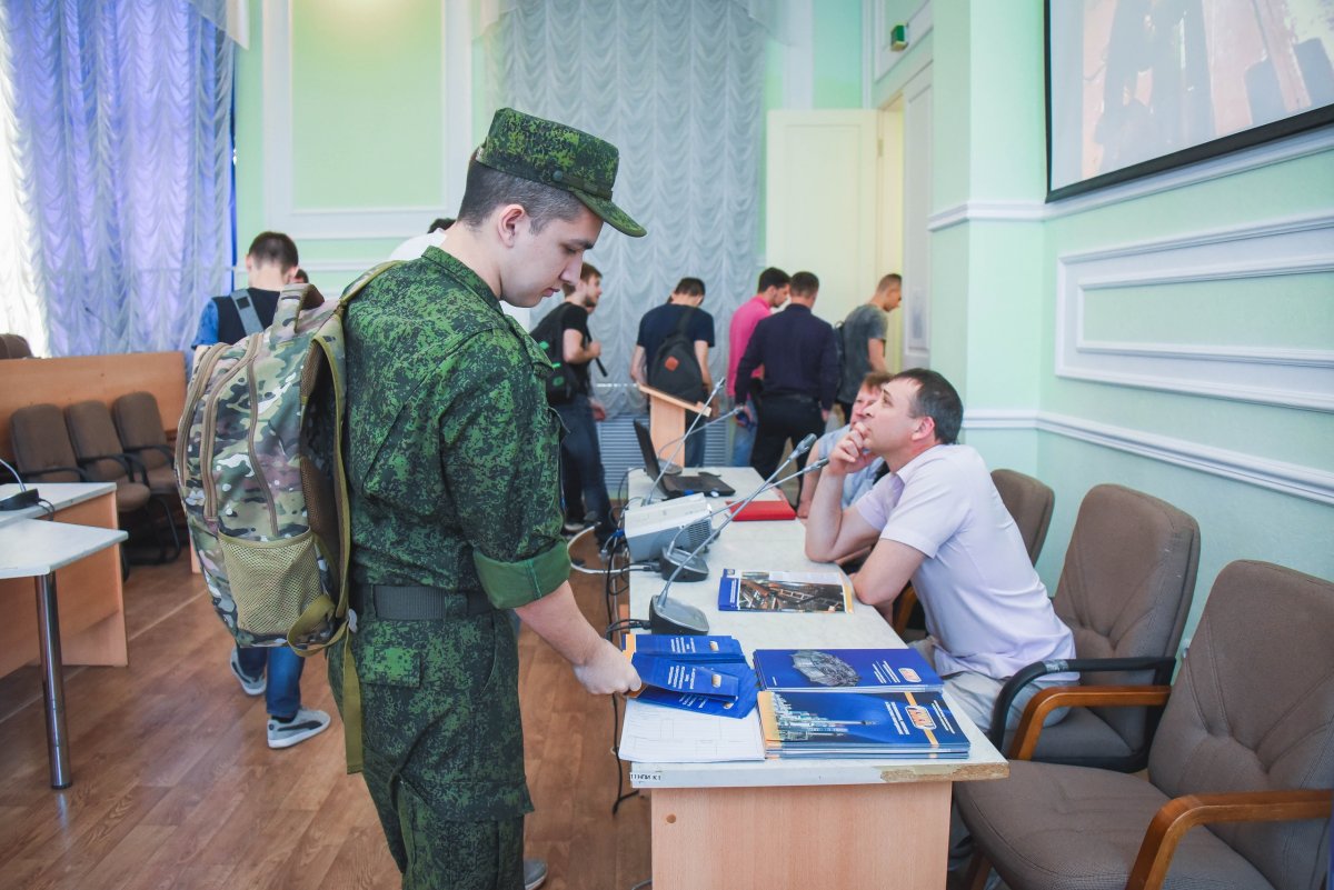 МЕХАНИКОВ НПИ ЖДУТ НА ЗАВОДЕ