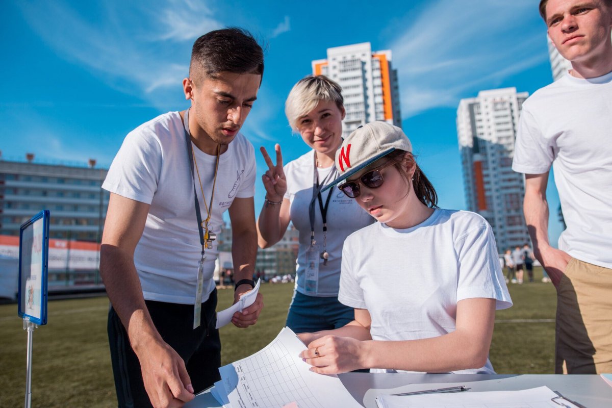 Про Фестиваль здоровья «Объединяя поколения» мы уже рассказывали 🏃‍♀ А сейчас наткнулись на эти яркие фото из 2018 года и решили поделиться с тобой 🤗 Круто, правда?