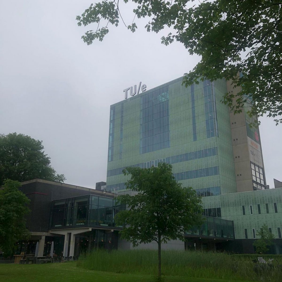 Аспирантка кафедры физических проблем материаловедения НИЯУ МИФИ Диана Бачурина представила на конференции Plasma Facing Materials and Components в городе Эйндховее работу по соединению вольфрама со сталью для первой стенки реактора ДЕМО