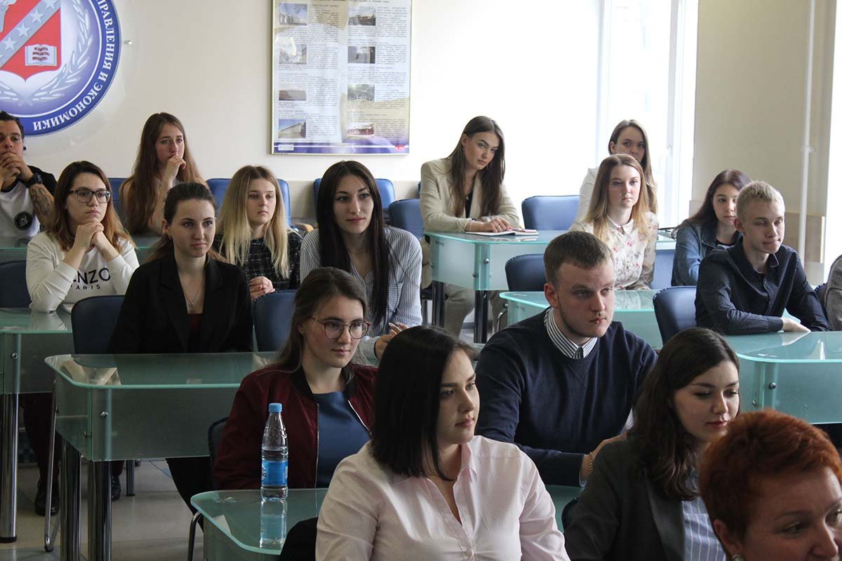 Ректор университета провел неформальную встречу со студентами