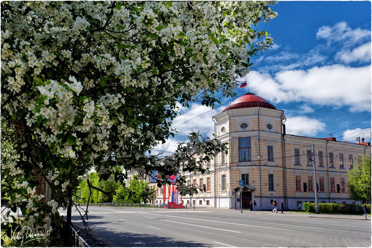 У нас отличные новости! 😃 Единственный и неповторимый СибГМУ вновь признан лучшим нестоличным медицинским вузом России.