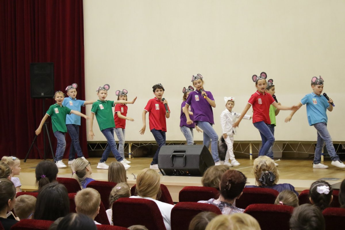 🎉В НИКИ педиатрии им. академика Е.Ю. Вельтищева РНИМУ им. Н.И. Пирогова состоялись благотворительная акция и большой концерт с участием заслуженного артиста России Кая Метова, посвященный Международному дню защиты детей