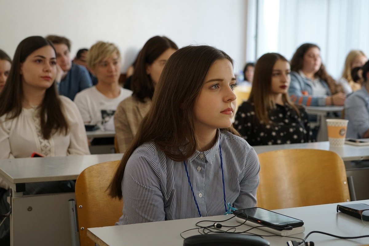 💬«При контроле миграционных процессов необходимо соблюдать баланс прав человека и интересов государства», - Людмила Бокова, член Совета Федерации РФ