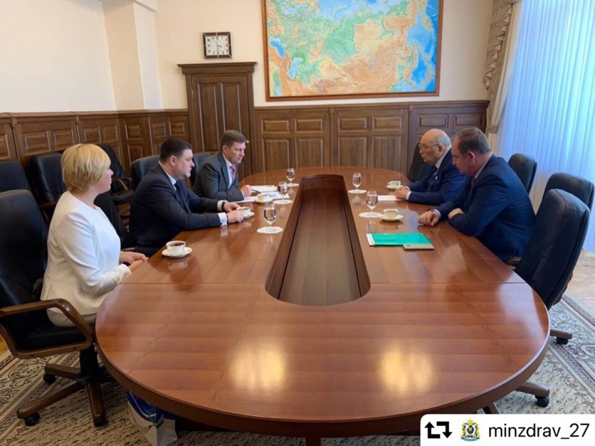 В преддверии масштабного и значимого для нашего федерального округа события - II съезда терапевтов Дальнего Востока, который состоялся в г .Хабаровске 04.06.2019 - 05.06.2019, была проведена рабочая встреча.