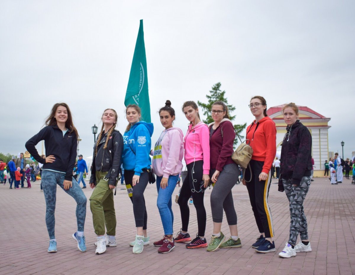 🌱1 июня на набережной им. Тухачевского состоялся «Зелёный марафон». В этом году мероприятие Сбербанка было приурочено ко Дню защиты детей