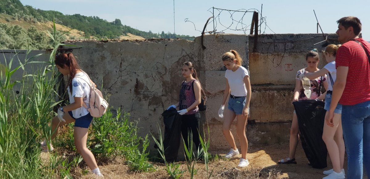 05 июня 2019 г. студенты ФГБОУ ВО "КГМТУ" поучаствовали в уборке побережье в районе Аршинцево