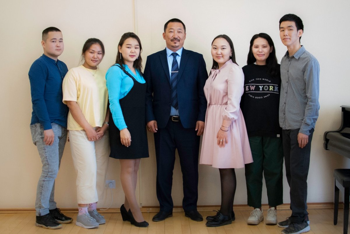 Новосибирскую консерваторию посетил министр культуры Республики Тыва Алдар Константинович Тамдын. Новосибирскую консерваторию посетил министр культуры Республики Тыва Алдар Константинович Тамдын.