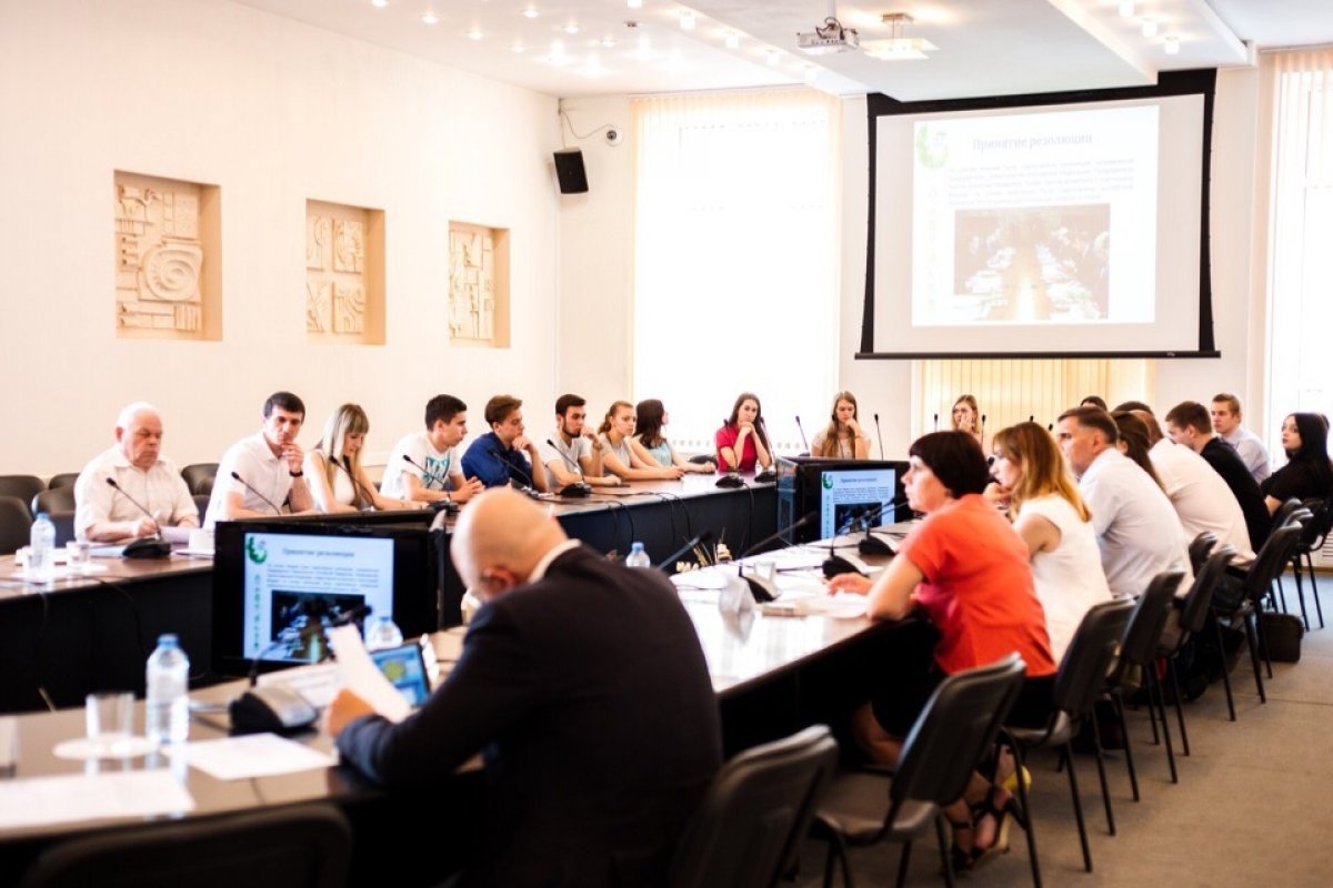 7 июня студенты и сотрудники ЕГФ приняли участие в общественных обсуждениях по итогам всероссийского форума "Чистая страна"