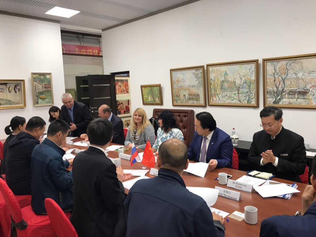 В рамках международного сотрудничества состоялась китайско-российская деловая встреча представителей БГИ и ученых